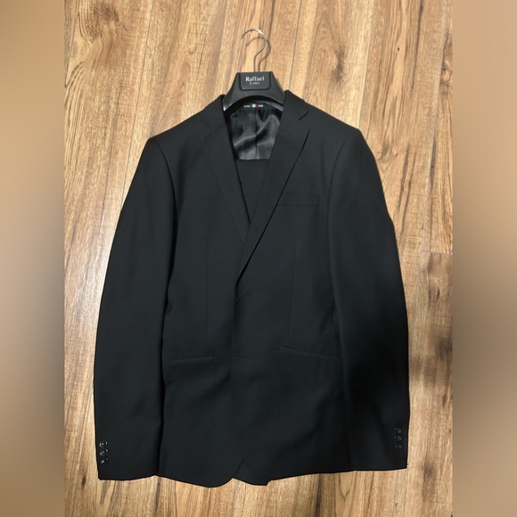Raffael Uomo Slim Fit Black Suit - Picture 4 of 4